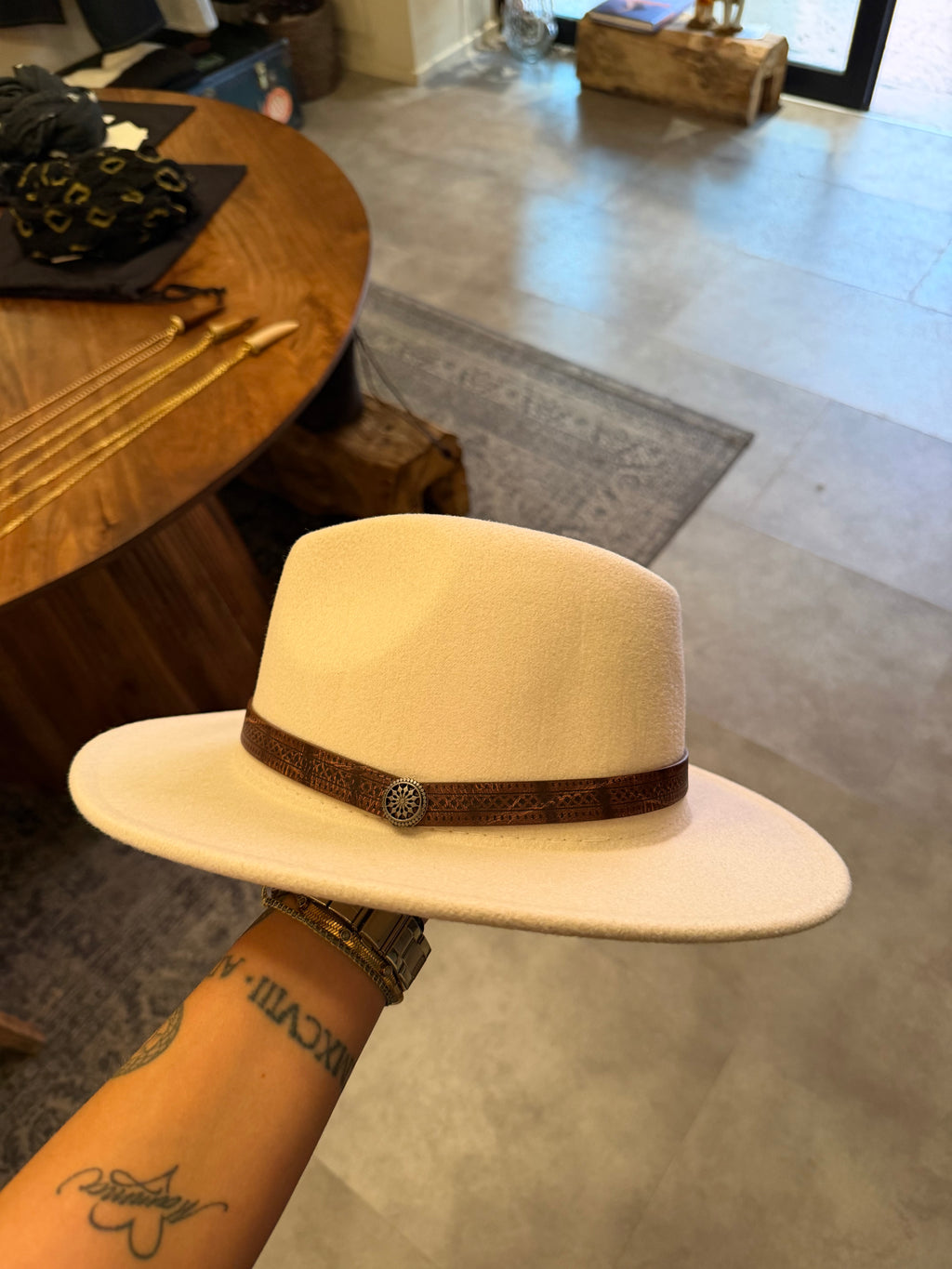 Cappello a tesa stretta
