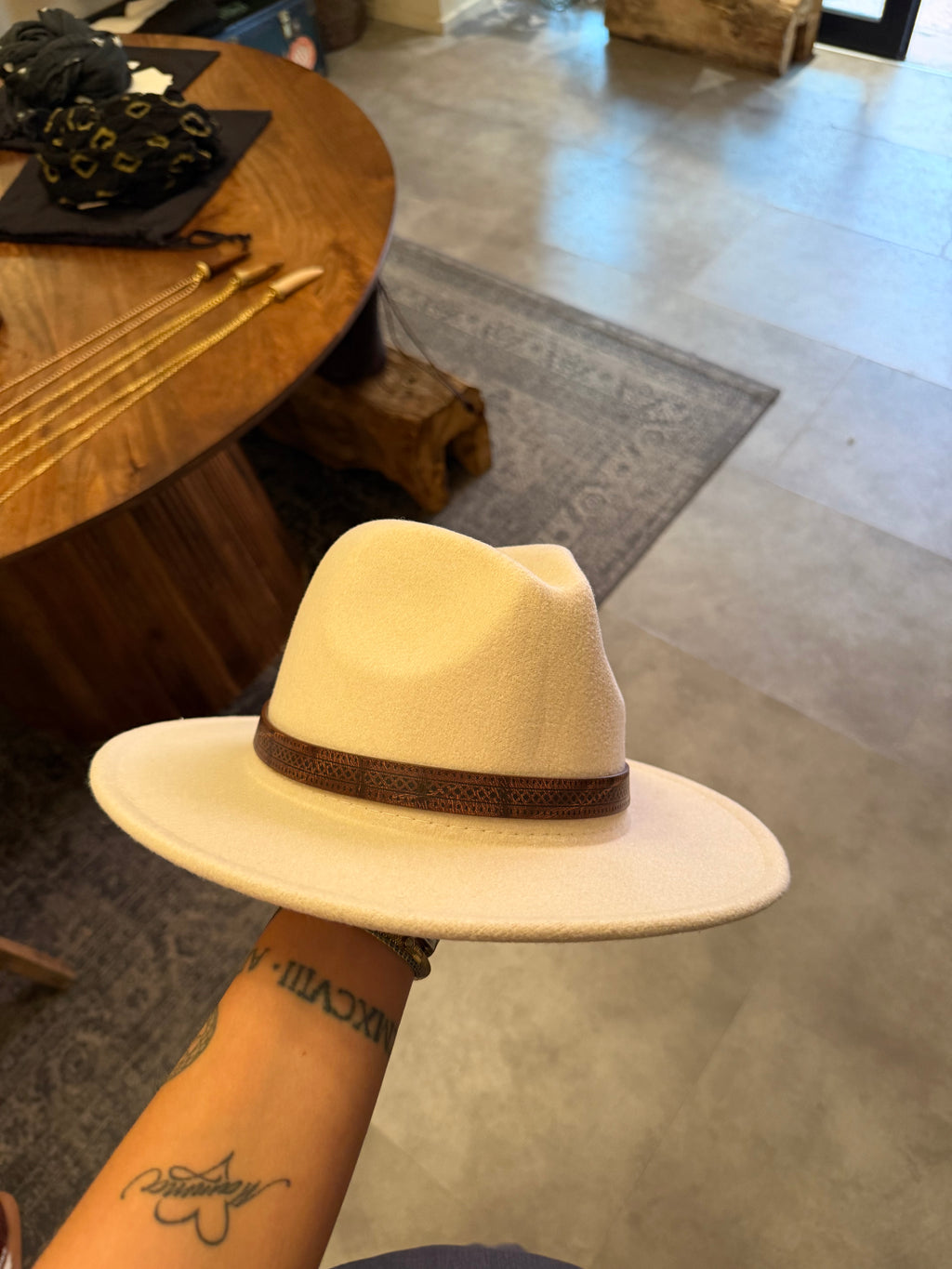 Cappello a tesa stretta
