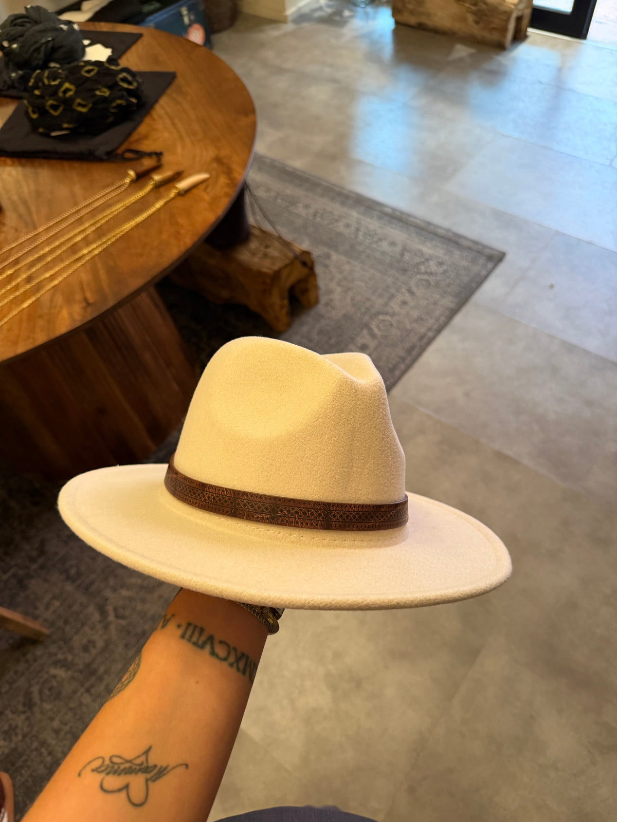 Cappello a tesa stretta