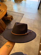 Cappello tesa larga