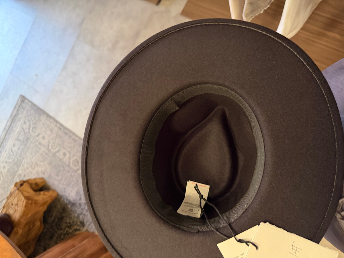Cappello tesa larga