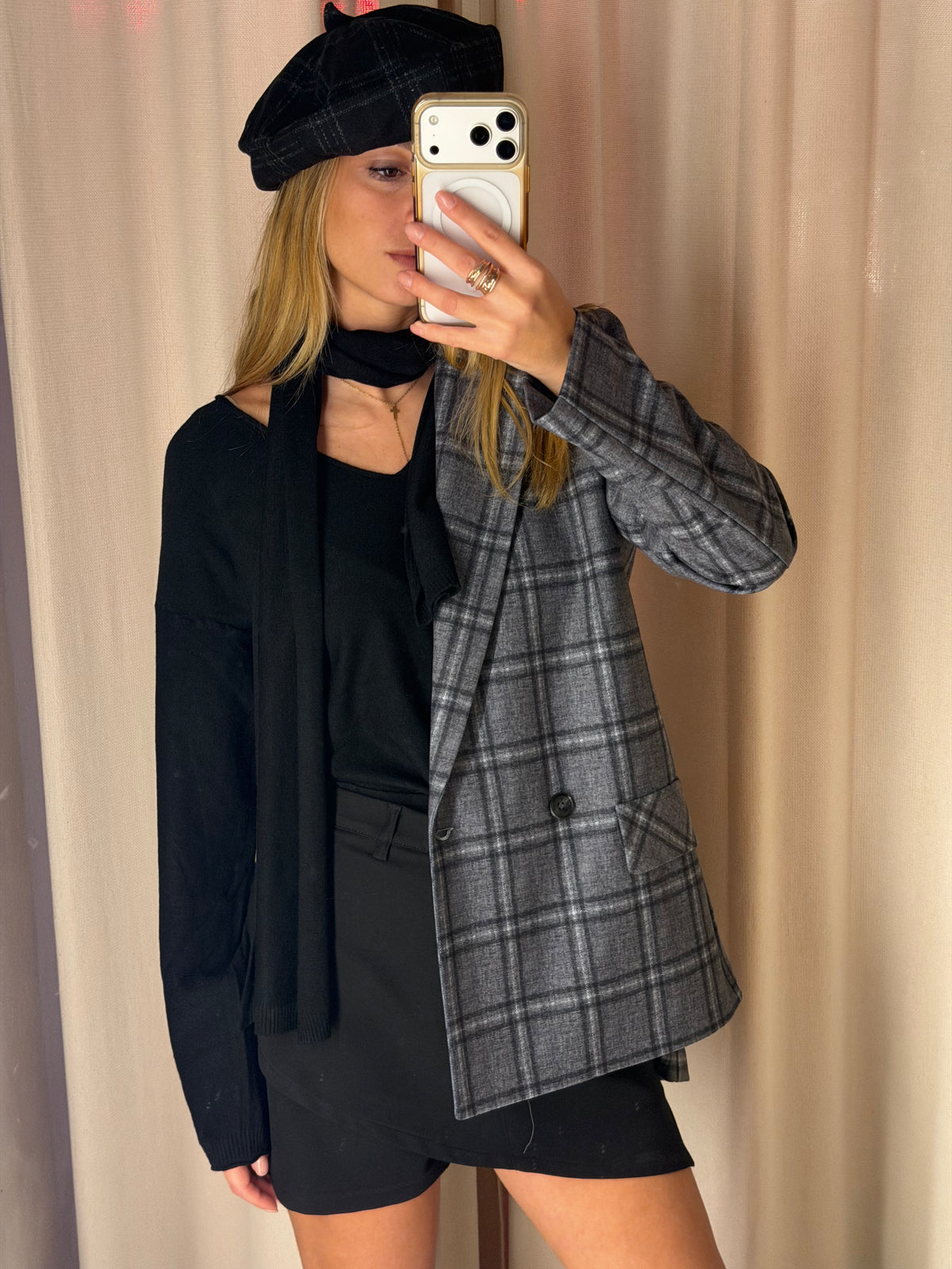 Maglia scollo V con sciarpa | NERO