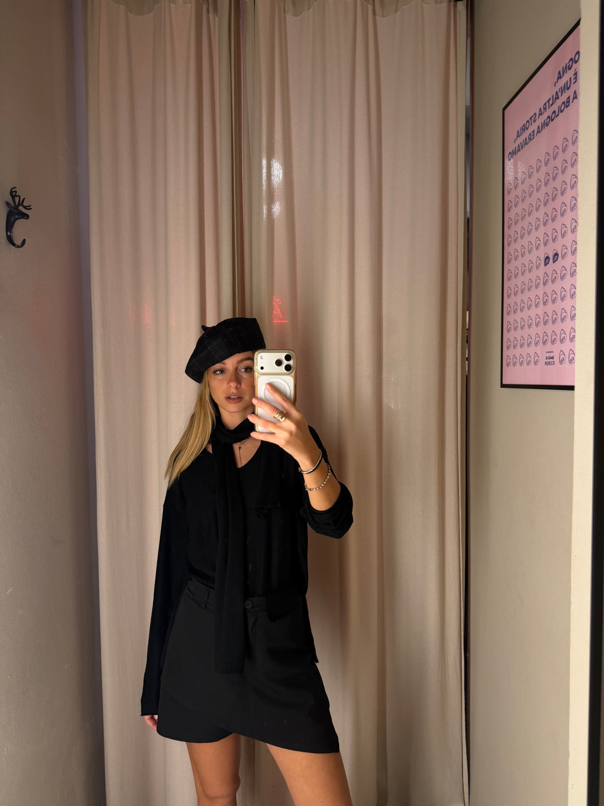 Maglia scollo V con sciarpa | NERO