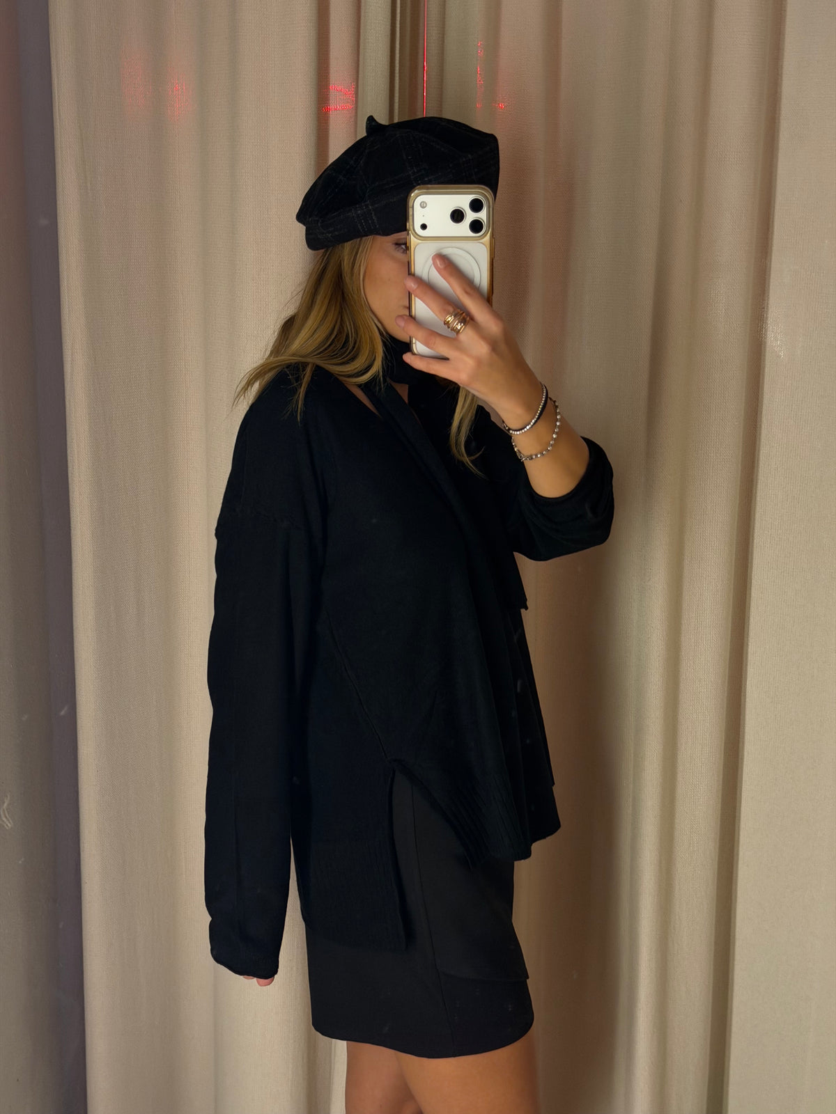 Maglia scollo V con sciarpa | NERO