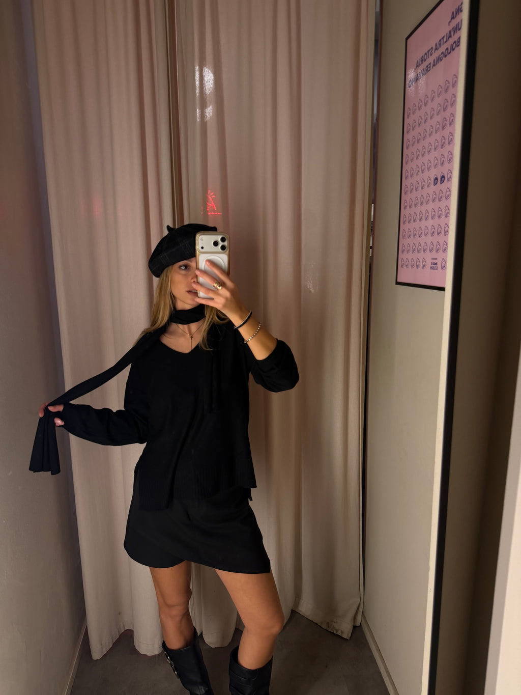 Maglia scollo V con sciarpa | NERO