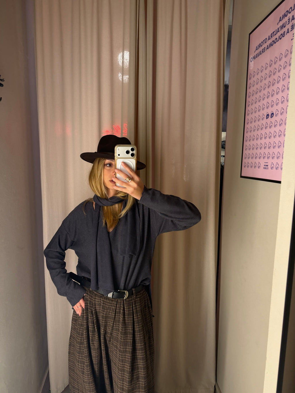 Maglia scollo a V con sciarpa | GRIGIO
